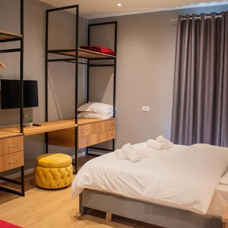 Hotel Tirona *
