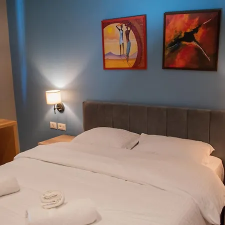 Hotel Tirona *