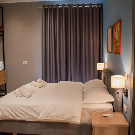 Hotel Tirona * Tirana